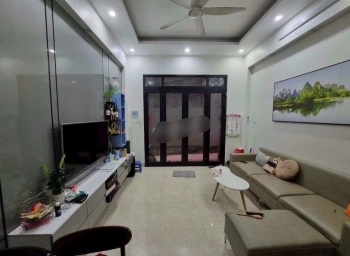 Cho thuê nhà Cầu Giấy phố Trần Quốc Vượng 5 tầng, 3 phòng làm văn phòng, hộ gia đình, người đi làm