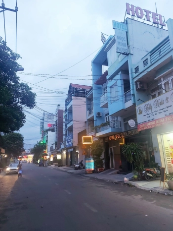 NHÀ TÂN PHÚ GẦN AEON MALL - MẶT TIỀN KINH DOANH SẦM UẤT 24/24 - 76M² KẾT CẤU 3 TẦNG.