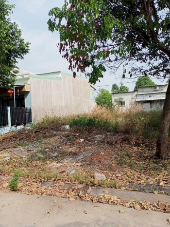 Gia đình cần bán lô đất 315m2 (15x21m) sổ riêng, dân đông, đất xây dựng tự do, ngay KCN Mỹ Phước 3.