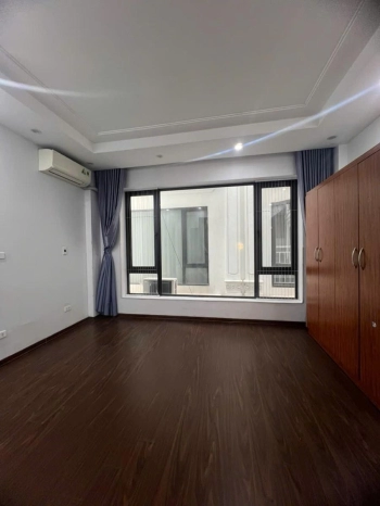 TRUNG TÂM BỒ ĐỀ LONG BIÊN 8 TỶ 35m MT 4m 5 TẦNG 10M RA Ô TÔ TIỆN ÍCH NGẬP TRÀN