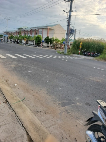 Kẹt tiền cần bán gấp đất trung tâm gần chợ, trường học vị trí đẹp