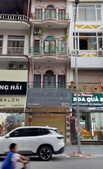 Mở ra cơ hội làm việc trong một không gian văn phòng mới toanh tại Số 561, Cù Chính Lan, Phường Phương Lâm, Hòa Bình.  Văn phòng này có diện tích 60m2