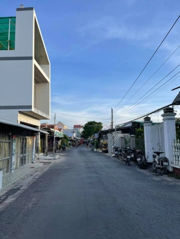 Cần bán gấp căn nhà mặt tiền đường nhựa