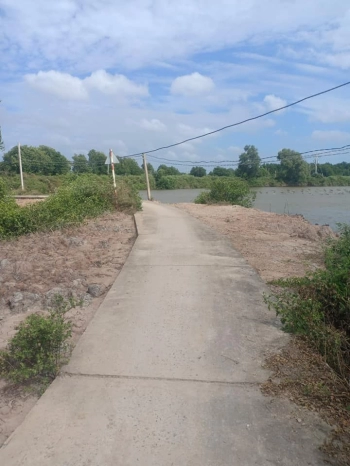 Đất mặt tiền nhựa (Đường Huyện 16) bán gấp.