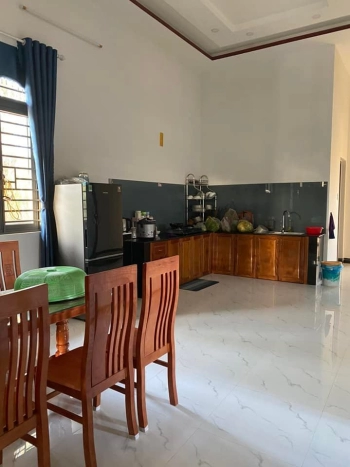 Sang nhượng nhà mái thái  mới xây ở hẻm trần kiên . phường trần hưng đạo .