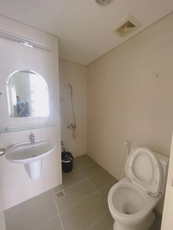 Chính chủ cần bán căn hộ 2PN Luxcity tầng cao giá rẻ