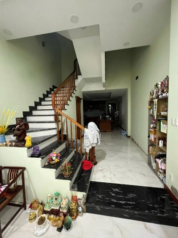 NHÀ ĐẸP Ở NGAY CÁCH PHẠM VĂN ĐỒNG 200M. KHU DÂN CƯ PHÂN LÔ ĐỒNG BỘ TOÀN GẦN 100M2 XE HƠI VÀO NHÀ