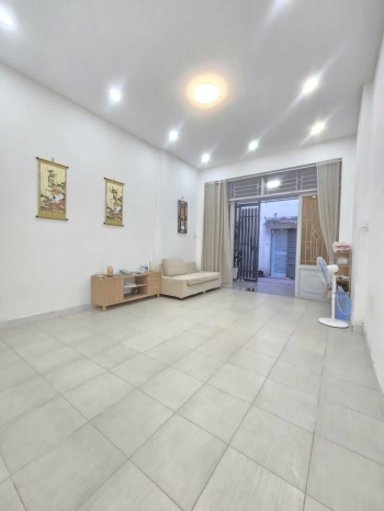 LẠI 1 SIÊU PHẨM CẬP BẾN - 3 bước ra đường Trường Sơn (sân bay TSN) 62m2 (4x16) 2 tầng 3pn, giá bất ngờ.