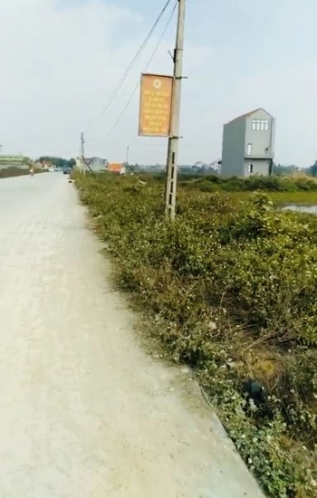 BÁN ĐẤT ĐẤU GIÁ GẦN UBND GIA TRẤN