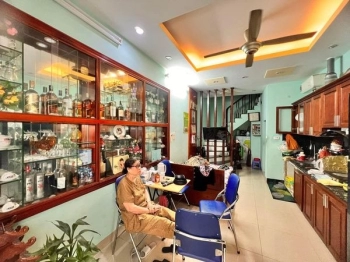 Cần cho thuê nhà 5 tầng tại số 7 ngách 91, ngõ 1194 đường Láng, Đống Đa