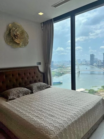 VINHOME GOLDEN RIVER  Bán 2PN tầng trung view đẹp nội thất đẹp