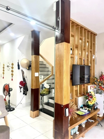 Bán nhà 5.2x10 ( dtsd 115m2), 2 lầu, 2pn, 1km ra đg Lê Văn Việt, Q9, Tăng Nhơn Phú A, Giá chỉ 5.8 tỷ ( có thg lg)