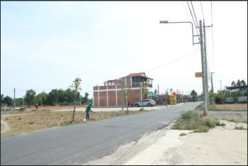 Bán đất 3 mặt tiền tại thị trấn Cần Đước