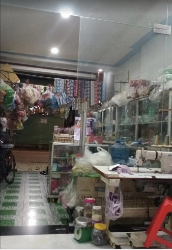 cần bán gấp căn nhà mặt tiền giá 900tr