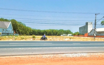 KẸT TIỀN BÁN 225M2 ĐẤT THỔ CƯ MT ĐƯỜNG NHỰA, SÁT BÊN CHỢ, TRƯỜNG HỌC DÂN ĐÔNG. GIÁ 165TR