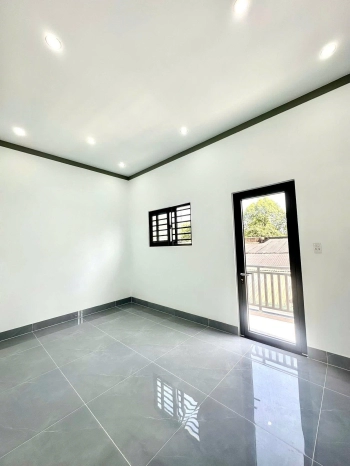 Nhà trệt lầu Thủ Dầu Một. Đường xe hơi thông. 3PN chỉ 2.49 tỷ. Sổ Hồng Riêng