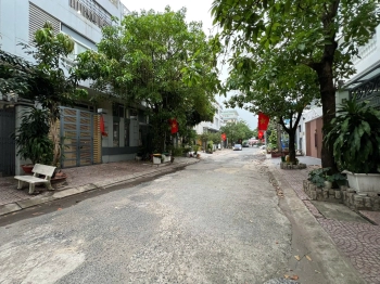 Bán nhà phố Đặng Thùy Trâm, ngang 6m, đường 12m, có hầm, tặng nội thất cao cấp