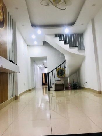 bán nhà Trung Tâm Ngọc Hồi  ngõ thông ô tô đỗ sát nhà ,2 thoáng, về ở luôn