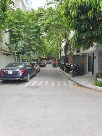 Chính chủ Cho thuê T1 nhà liền kề 82 Nguyễn Tuân, Thanh Xuân DT65m2 Giá 16tr/th