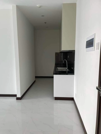 Cần cho thuê căn góc 2pn,2wc tầng B16, có máy lạnh. Giá 5tr