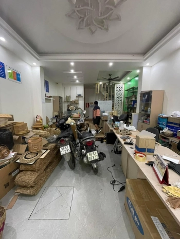 Cho thuê nhà Khâm Thiên, Thang máy làm Văn Phòng, nhà đẹp