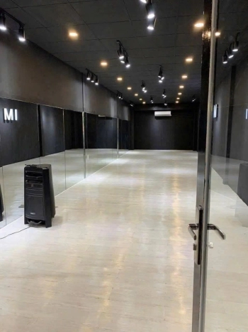 🔥 CHO THUÊ NHÀ NGUYÊN CĂN PHẠM HỒNG THÁI, Q1 🔥 📐 DT: 4,2 x 8,5m 🏢 Trệt 4 lầu, sân thượng, thang máy 💰 Giá thuê: 80 triệu/tháng 🔑 Cọc 3 tháng ✅ Phù hợp văn