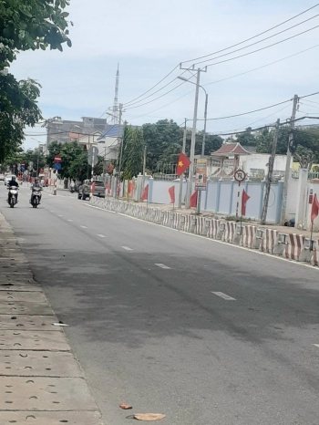 Cần bán 295m2 đất mặt tiền đường 21/8 . Phan rang - Tháp Chàm , sổ riêng , thổ cư 100% ( 0964.767.439)