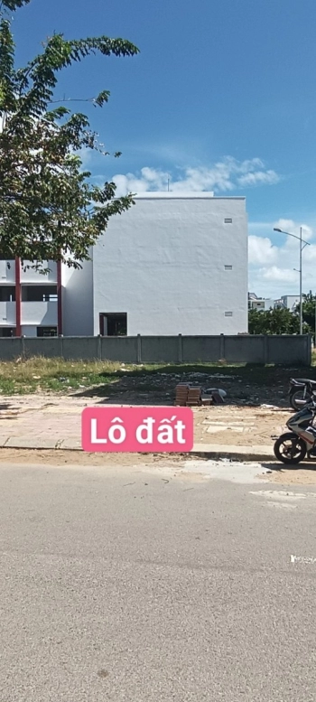 Cần bán lô đất đối diện trường ishool . Mặt tiền đường nguyễn Tri phương .Ninh Thuận