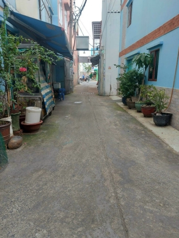 5,5tỷ????bán nhà 4 tầng ,hẻm 5m gần chợ lớn