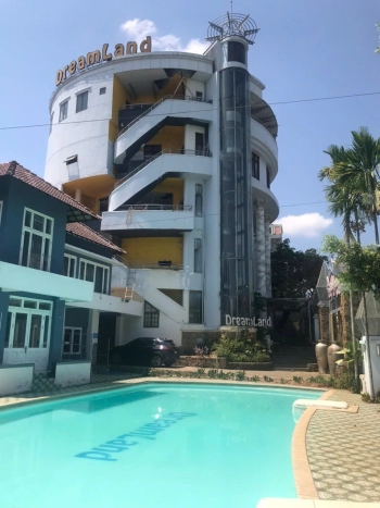 Cần bán nhà đang thi công khách sạn