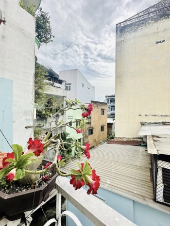 🚘 4PN _ OTO NGỦ SÂN _ NỞ HẬU _ NGÃ 4 PHÚ NHUẬN _ CHỦ GIẢM GẦN 1 TỶ