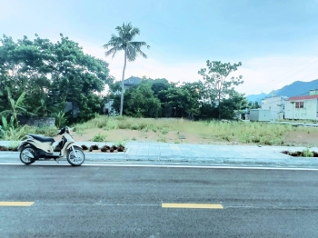Bán đất trung tâm thị trấn giá chỉ 1x
