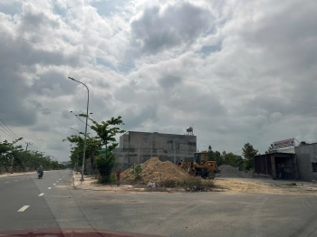 Ngộp bank cắt lỗ lô trung tâm thị trấn DT:95m2 1tỉ800 dân cư đông thuận lợi kinh doanh sổ sẵn công chứng liền