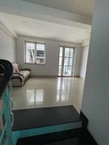 CẦN BÁN GẤP chủ đi nước ngoài  ĐƯỜNG 7M XE HƠI TRÁNH - SÁT MẶT TIỀN - SỔ VUÔNG NHƯ A4