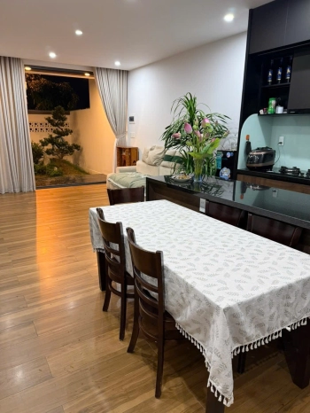 Nhà phố, thiết kế nội thất xịn.