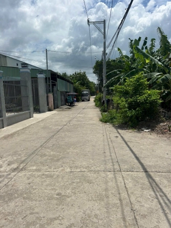 Đat Hưng hoà sát bên nhiều phòng trọ cách Dt 741 100m ngang 10 day 50 100tho cu giá 2ty900 thương lượng gc