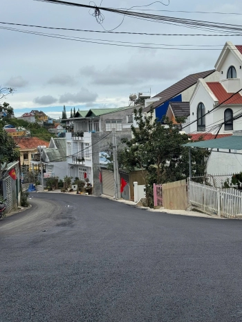 Bán nhà phố đẹp 2 mặt tiền xe hơi KQH Ngô Quyền, P6, Đà Lạt