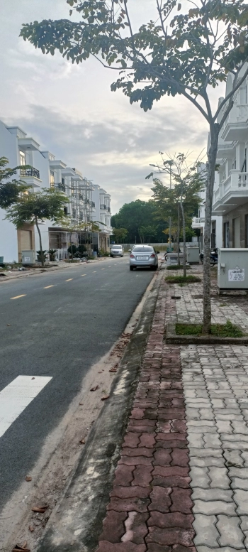 Bán nhà mới gần chợ Phú Chánh, Tân Uyên liền kề KCN Visip 2 