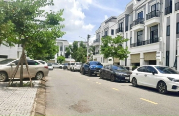 Chính chủ bán căn nhà view công viên SHR