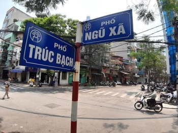 Cho thuê nhà mặt phố Trúc Bạch, DT: 70m x 3 tầng, MT: 4m, ô tô đỗ cửa Trúc bạch