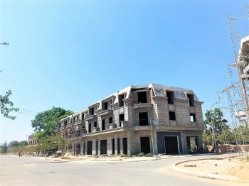 Bán 2 căn góc Shophouse đối diện nhau trong Khu Đô Thị Flc Legacy mặt tiền phố đi bộ giữa Trung Tâm TP.Kon Tum