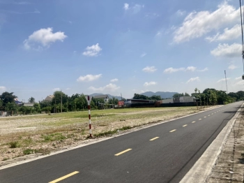 ĐẤT NỀN MẶT TIỀN,VỊ TRÍ ĐẮC ĐỊA, CÓ SỔ HỒNG