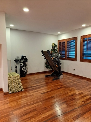 Cho thuê biệt thự Mỹ  Đình 2. Diện tích 200m2 xây dựng 4 tầng thông sàn, Giá 45 triệu