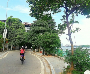 Cho thuê biệt thự 4 tầng diện tích 200m2 , xây 100m2, mặt tiền 8m, mặt hồ tây, sân trước sau