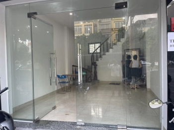 Hiếm! cho thuê cả nhà MẶT PHỐ, OTO đỗ cửa trước sau, 2 CỬA trước sau, VỈA HÈ rất rộng. 35m2X5Tầng, Nguyễn Văn Cừ, Long Biên