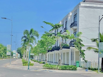 Nhà phố Bình Dương, 1 trệt 1 lầu, giá từ 2,1 tỷ, trả góp 18 tháng không lãi suất, LH: 0773736641