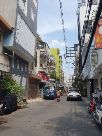 #Bán nhà Rẻ 2 mặt tiền Hẻm xe hơi Nguyễn Khoái Q4 

Ngang 6..Dt 25 m2  Q 1, Q5 Q7-120 m có3 tỷ..2 tấm 2 PN 2wc