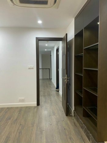 Căn hộ Duplex thông tầng 198m2, 3PN,3wc, 2 sảnh tiếp khách, nội thất mới cao cấp giá 4,9 tỷ.