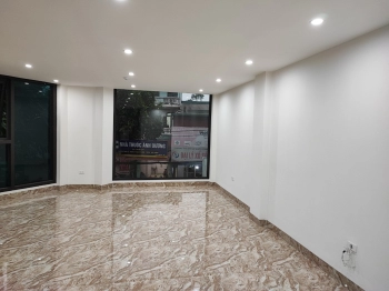 Cần cho thuê tòa nhà đường phúc diễn BTL DT100m2 5T 1tum có sân rộng giá 75tr có TL