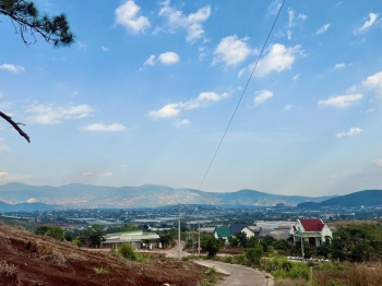 Giá bán 1.6 tỷ/nền, bán nhanh trong tuần 1.55 tỷ, sẵn 246m2 thổ cư